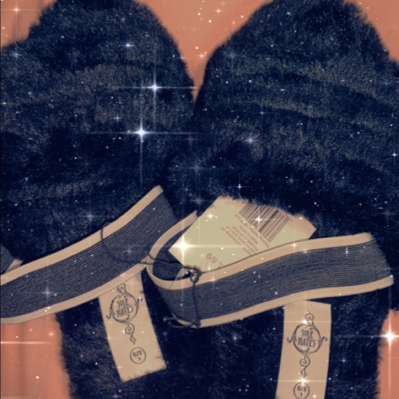 Black fluffy slippers - Picture 3 of 3